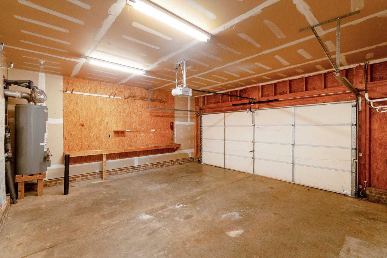 13526 Glencreek Ln - Photo 3 of 43