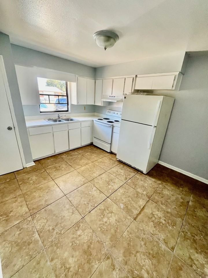 519 South Oregon Avenue - Photo 2 of 6