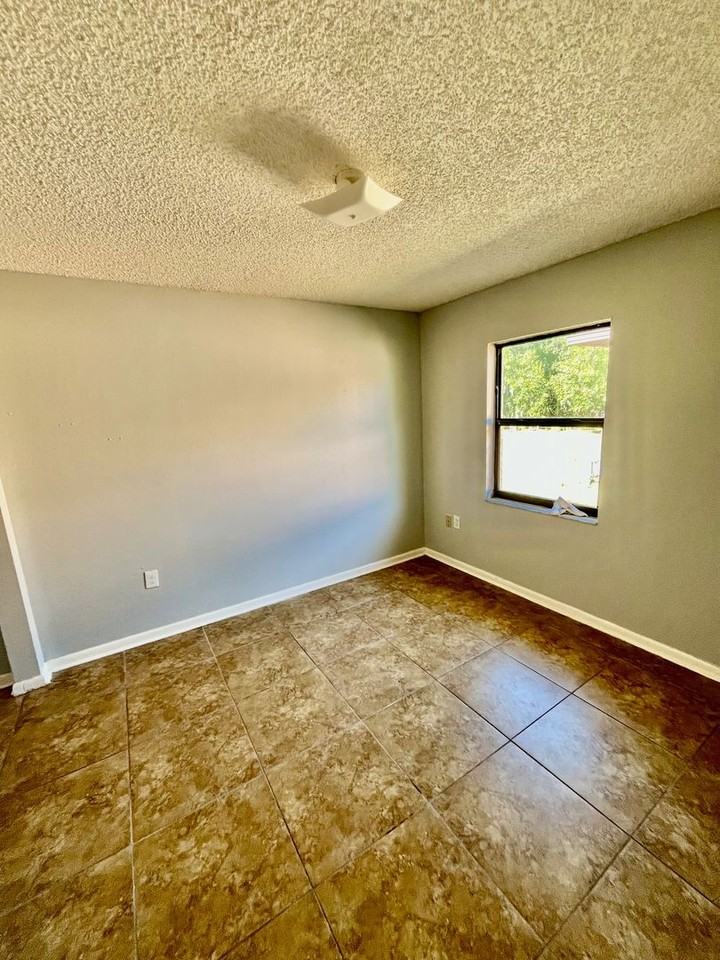 519 South Oregon Avenue - Photo 3 of 6