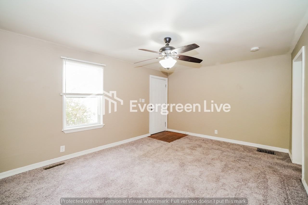 2468 Mcguffey Rd - Photo 4 of 15