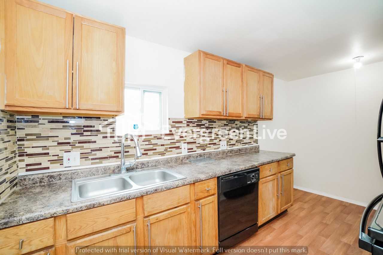 2468 Mcguffey Rd - Photo 5 of 15