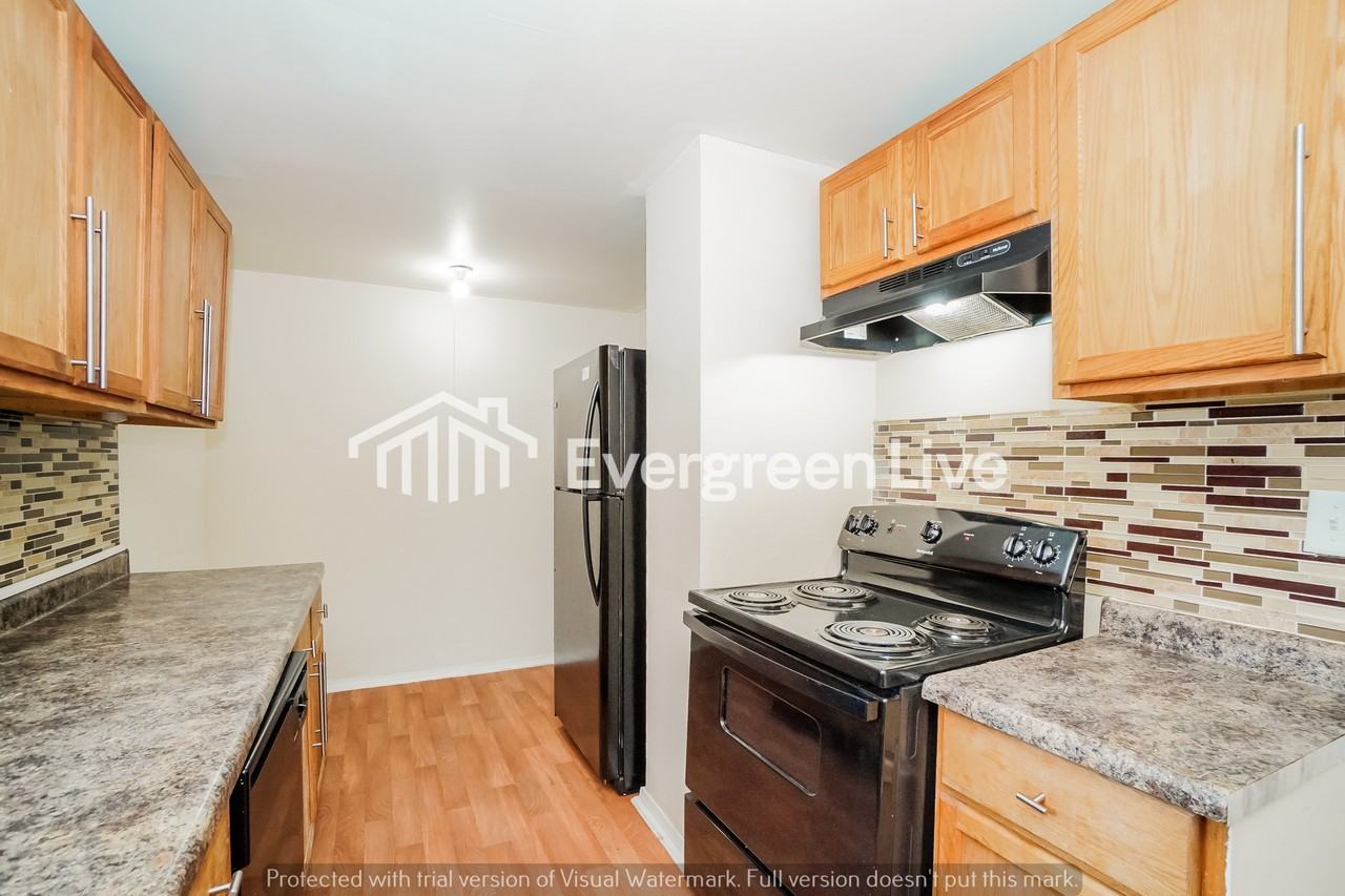 2468 Mcguffey Rd - Photo 6 of 15