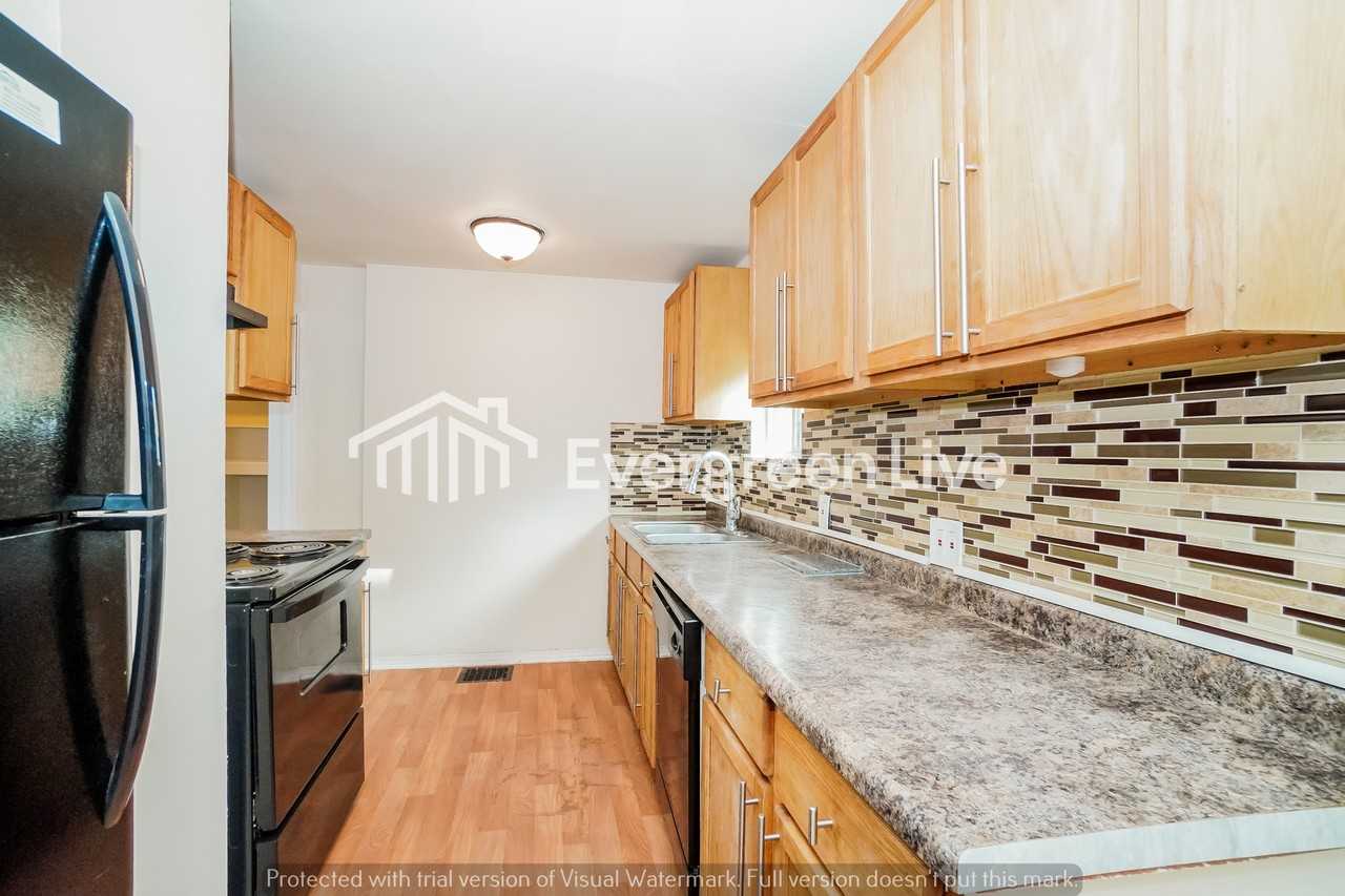 2468 Mcguffey Rd - Photo 7 of 15