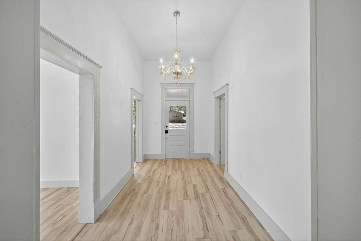 904 17th St - Photo 3 of 32