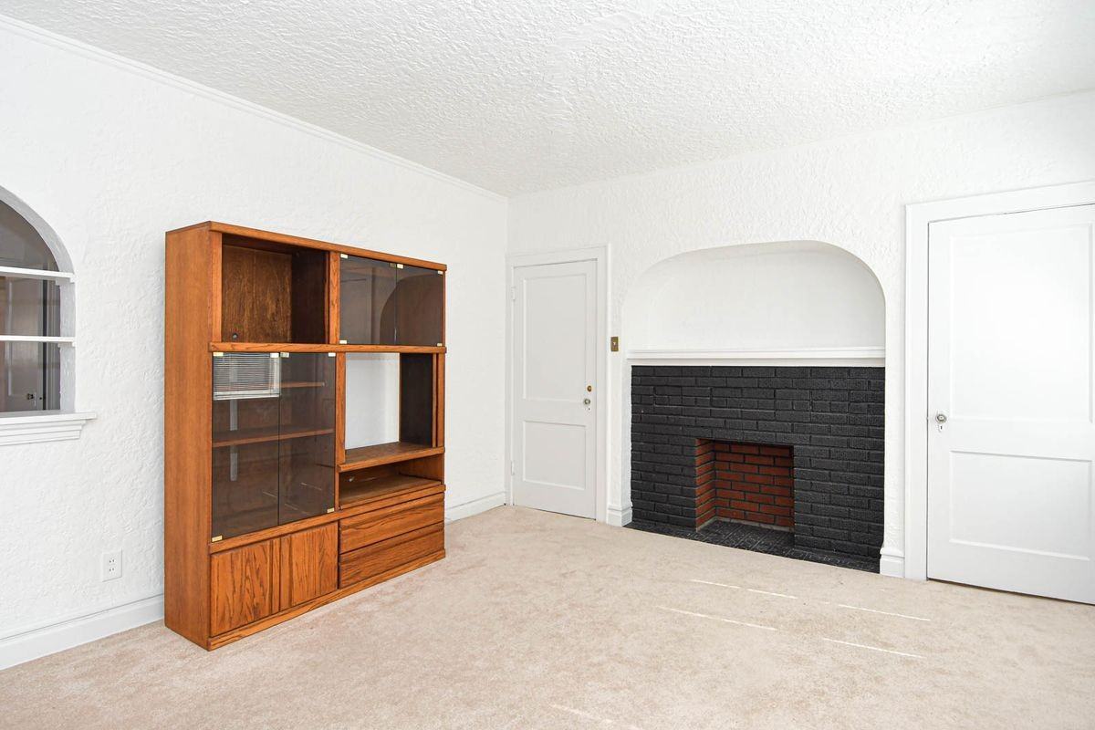 1071 Terrace Dr - Photo 2 of 30