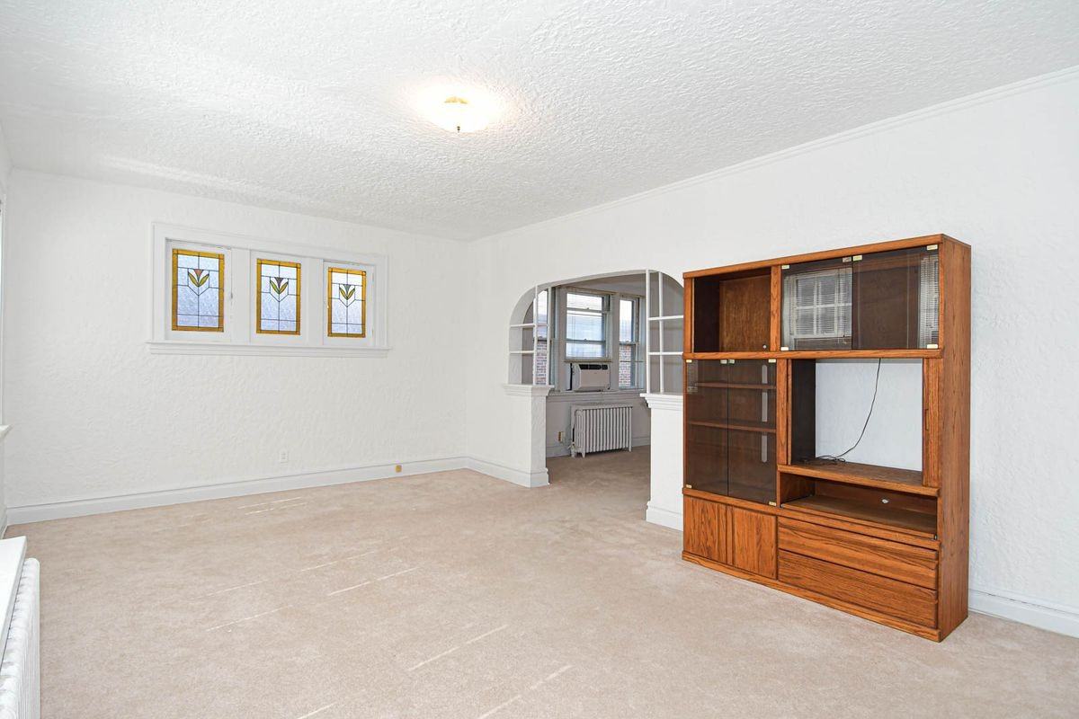 1071 Terrace Dr - Photo 3 of 30