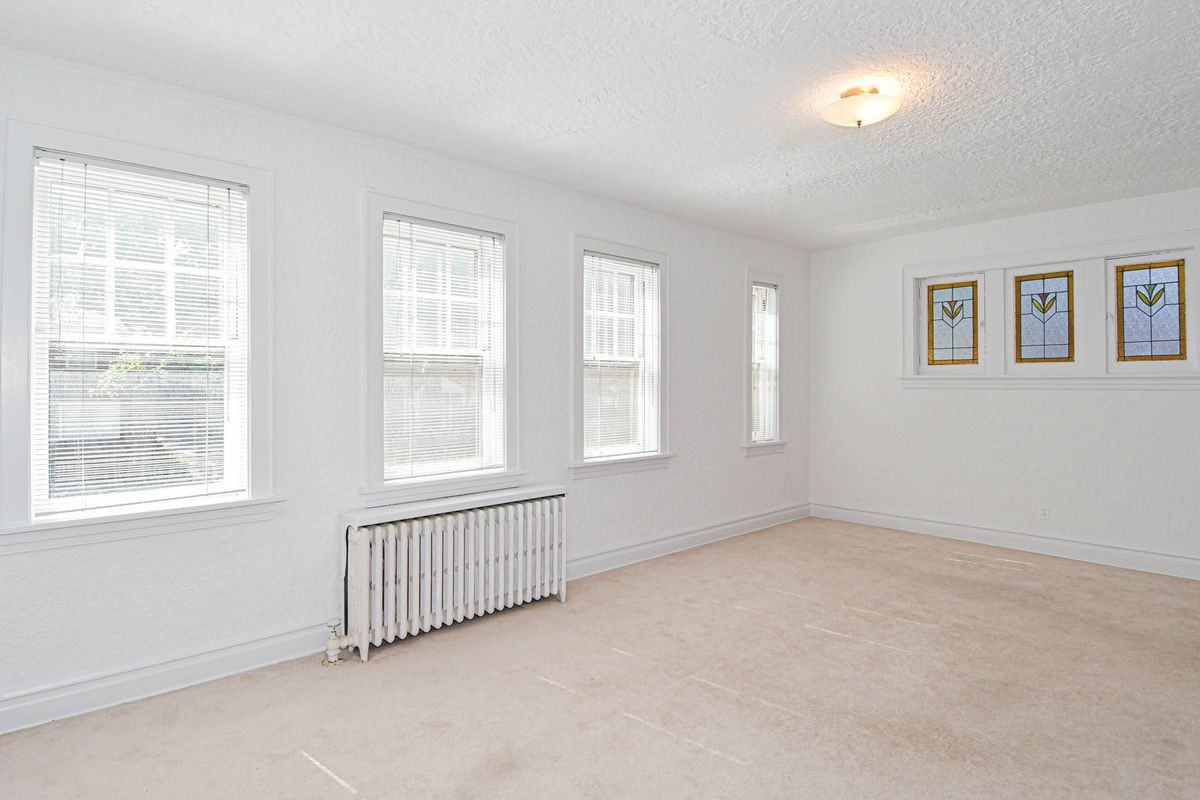 1071 Terrace Dr - Photo 4 of 30