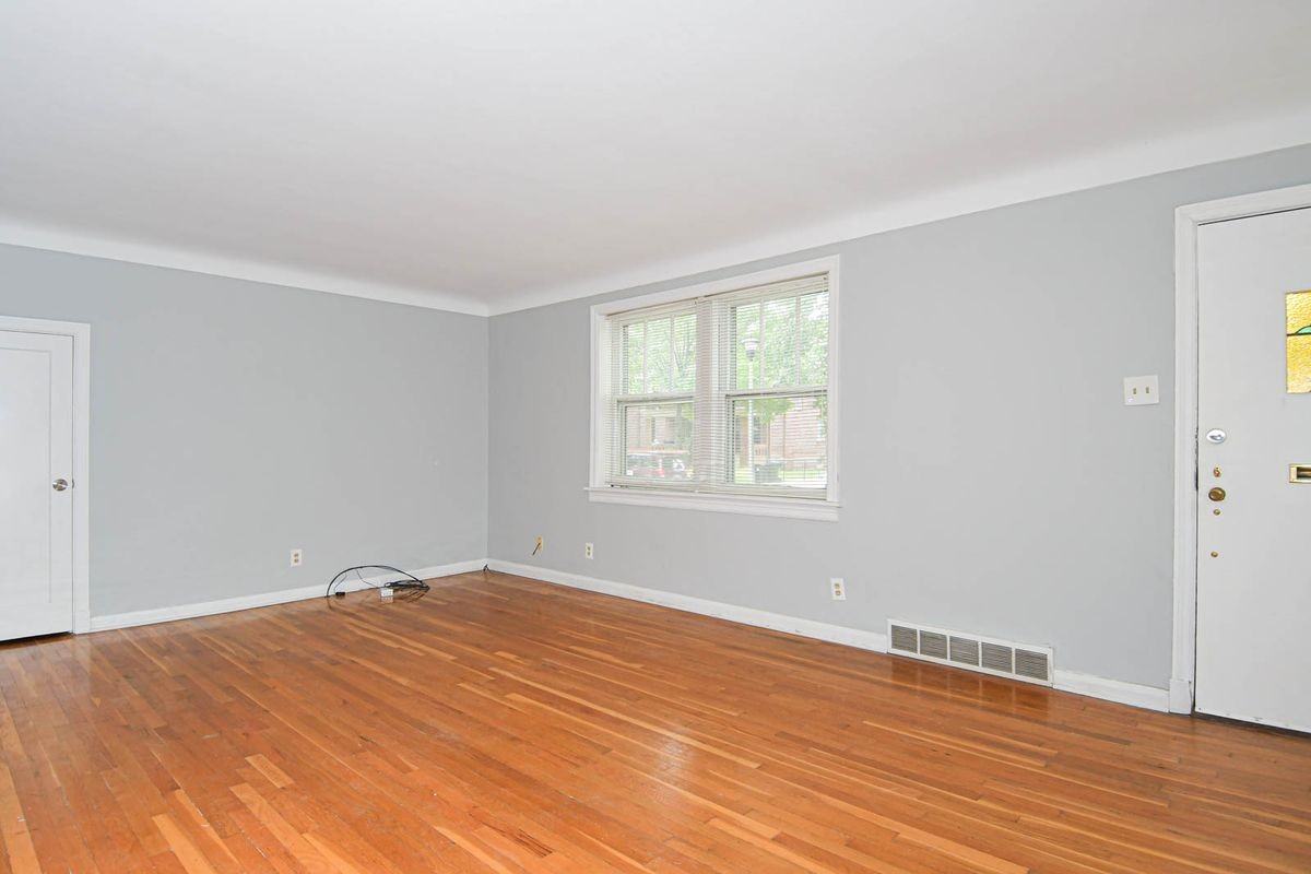 7039 Dartmouth Ave - Photo 4 of 28