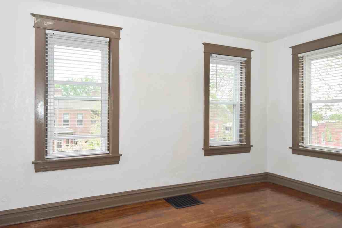 3302 S 9th St - Photo 3 of 32