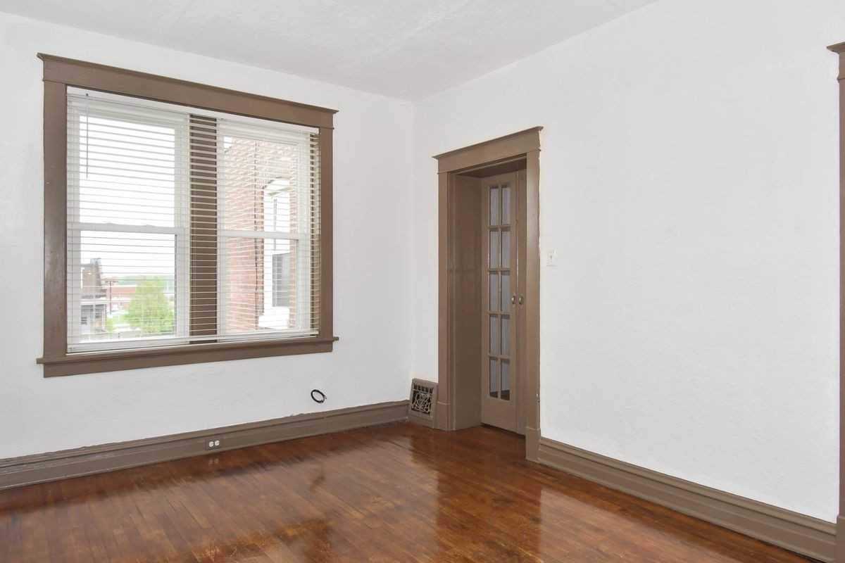 3302 S 9th St - Photo 6 of 32