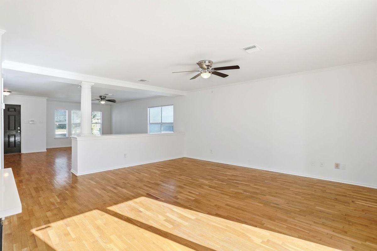 522 Ashley Park - Photo 4 of 44