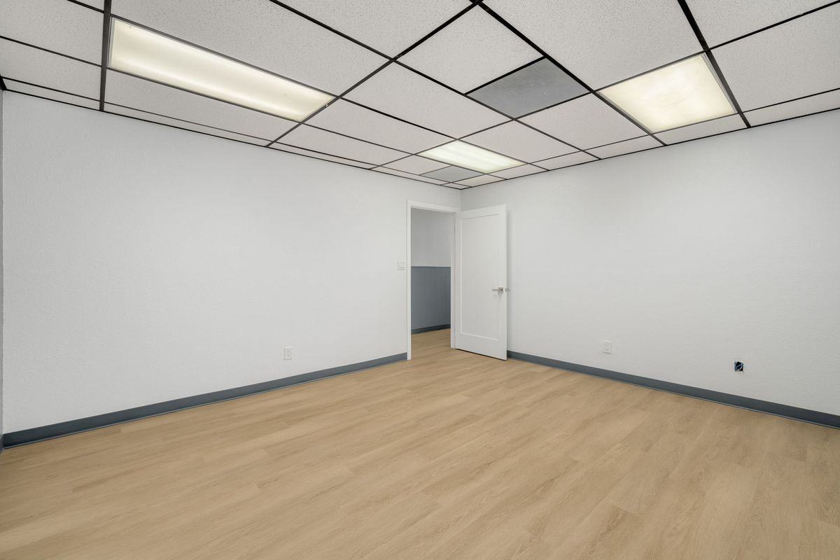 570 N Towne Ave - Photo 7 of 50