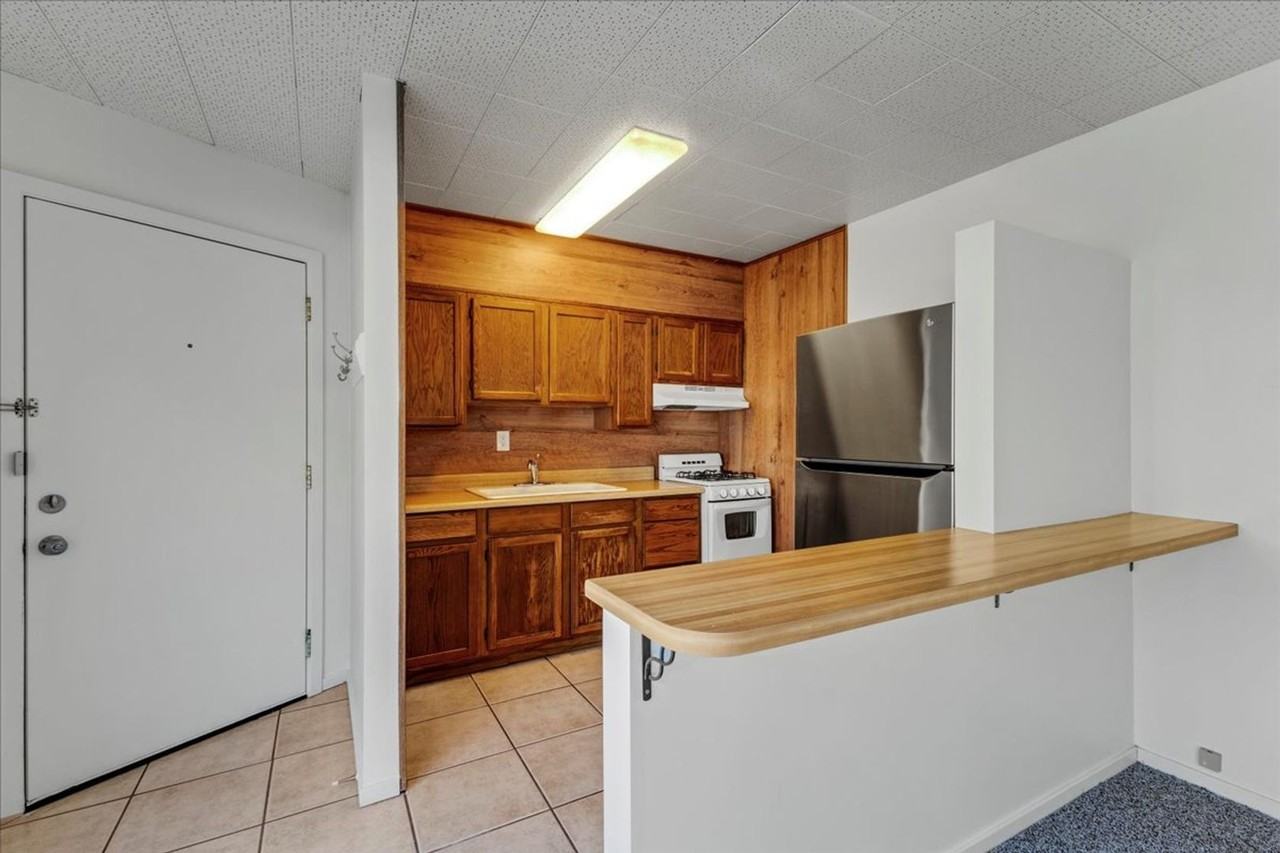 514 Sloat Ave - Photo 2 of 15