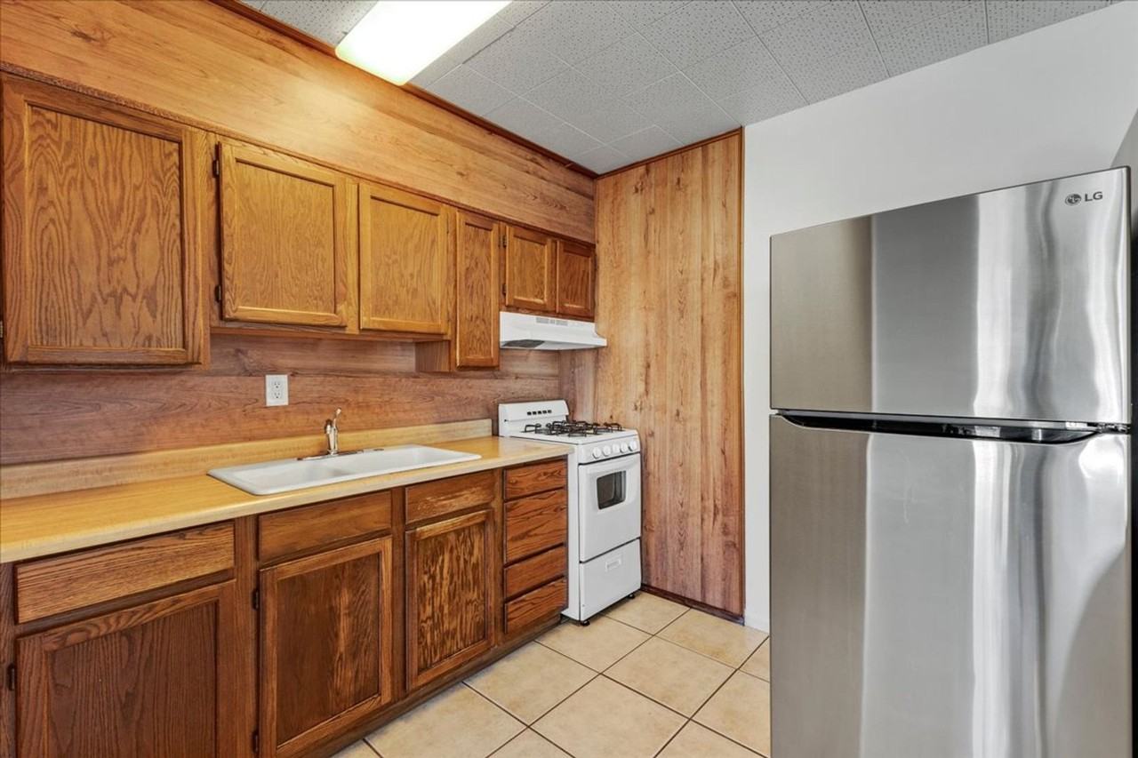 514 Sloat Ave - Photo 3 of 15