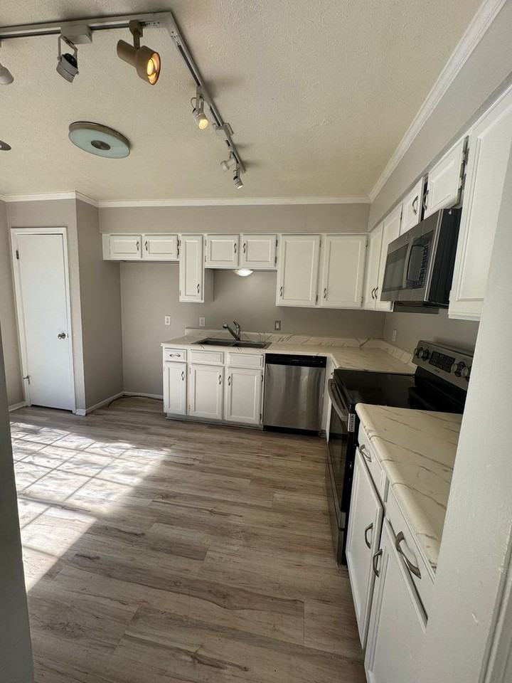 2272 Jamestown Lane - Photo 5 of 16