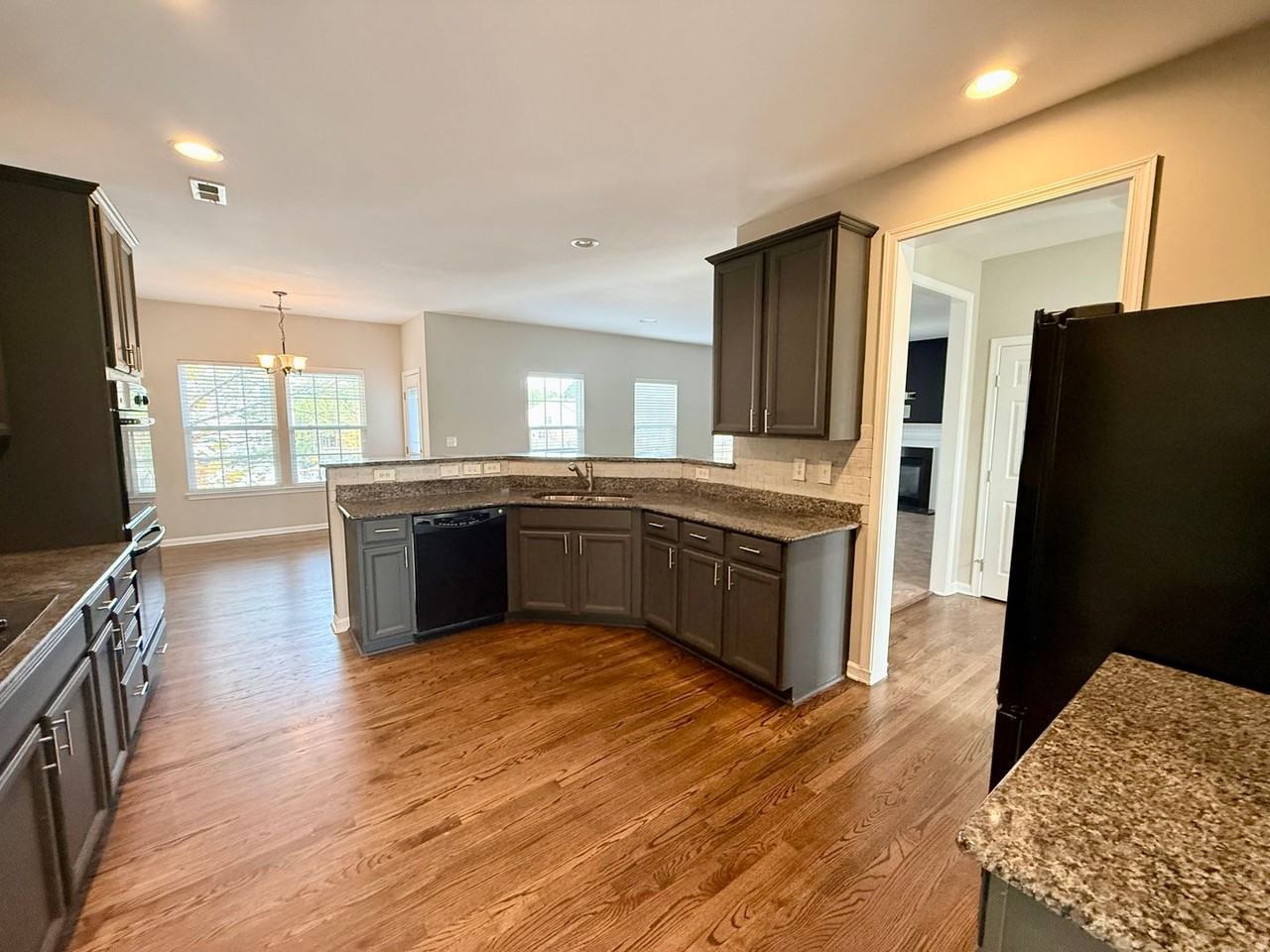 4818 Summerside Dr - Photo 5 of 32