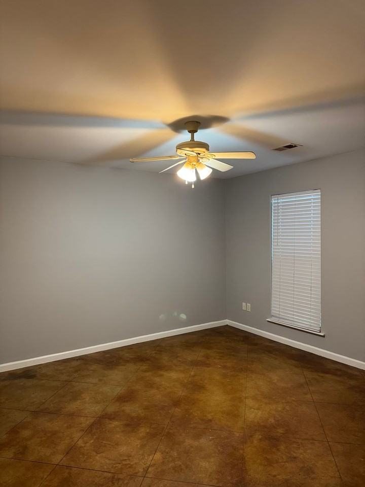 411A Bruce St - Photo 2 of 14