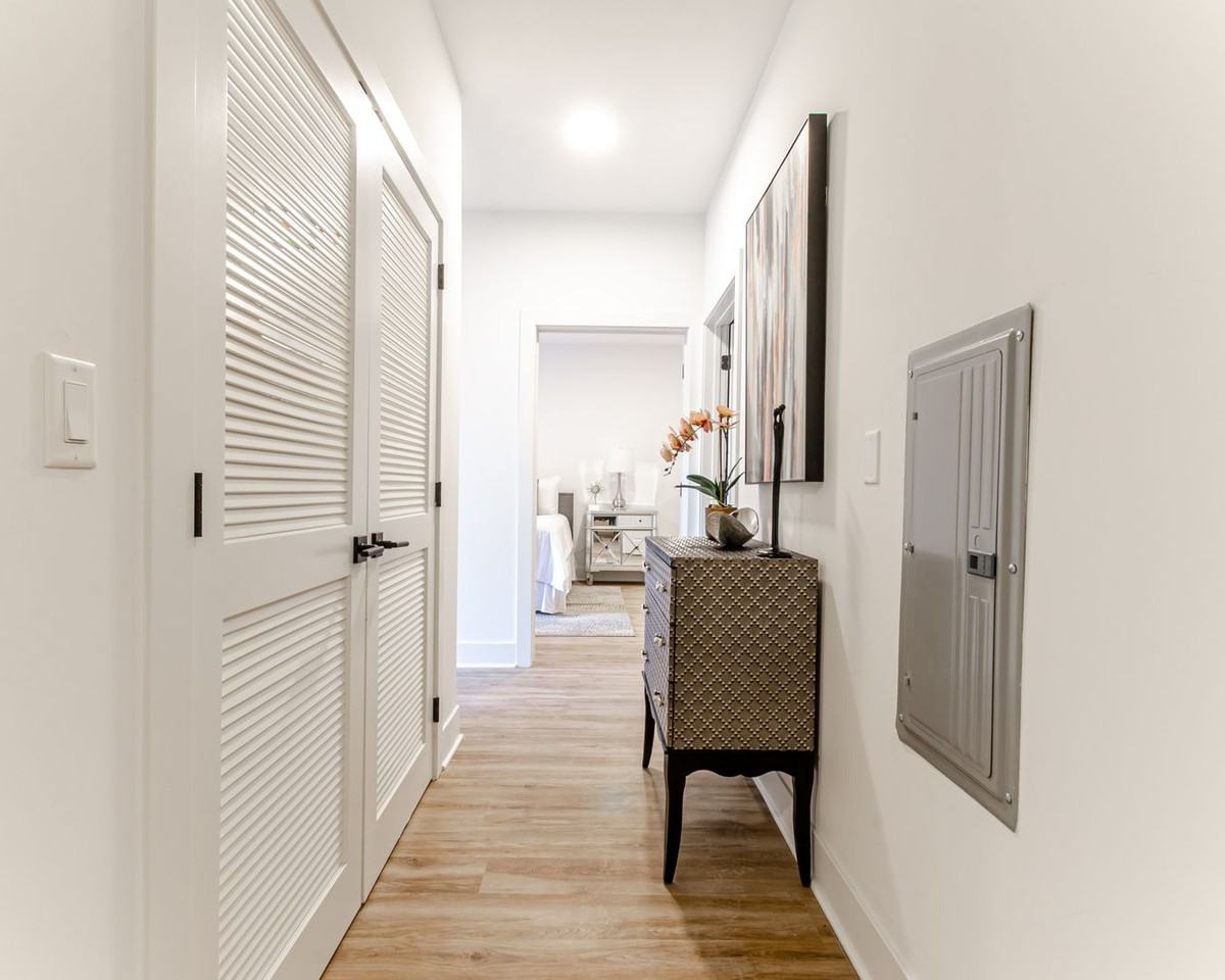 Lakeside Residence - Photo 2 of 26