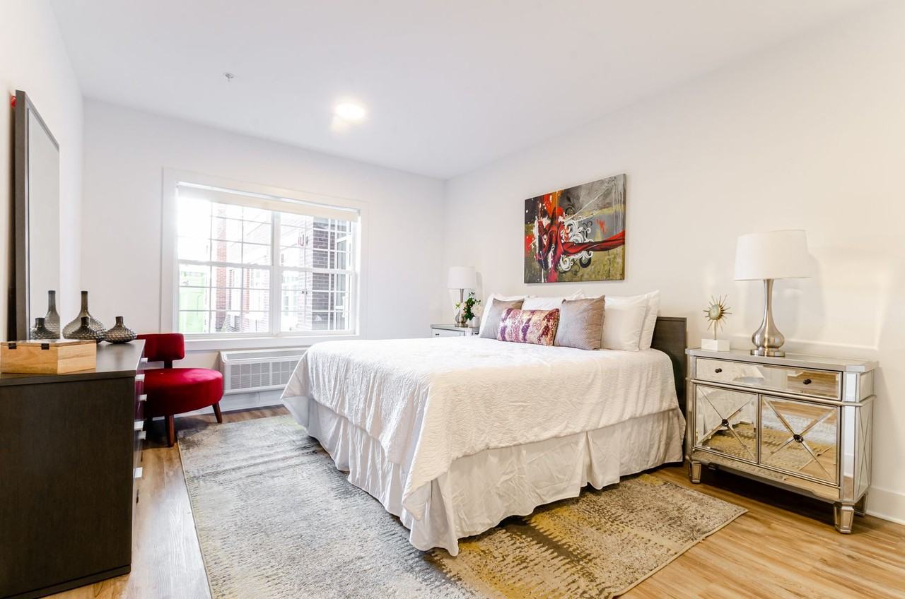 Lakeside Residence - Photo 5 of 26