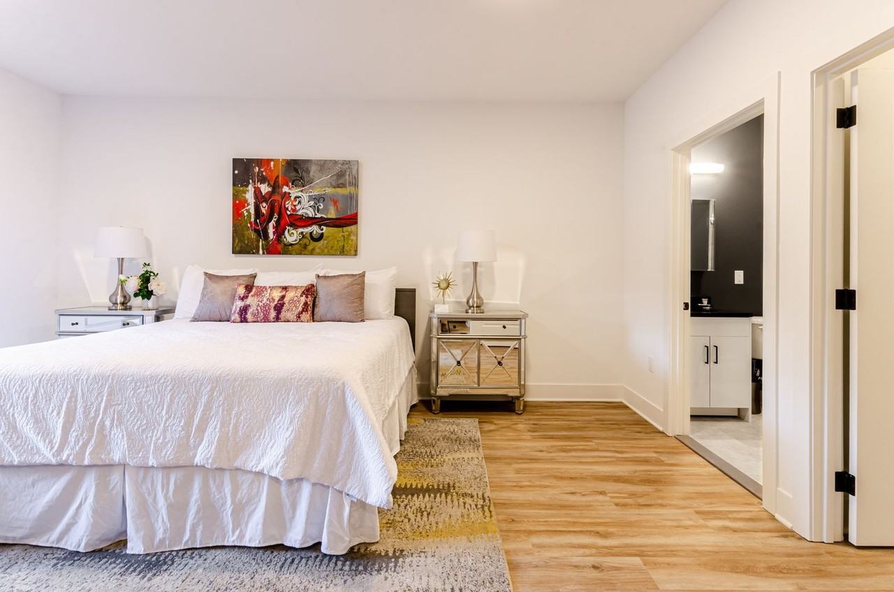 Lakeside Residence - Photo 6 of 26