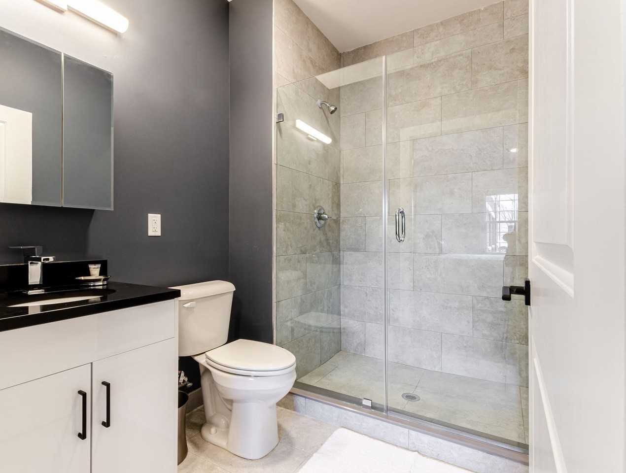 Lakeside Residence - Photo 7 of 26