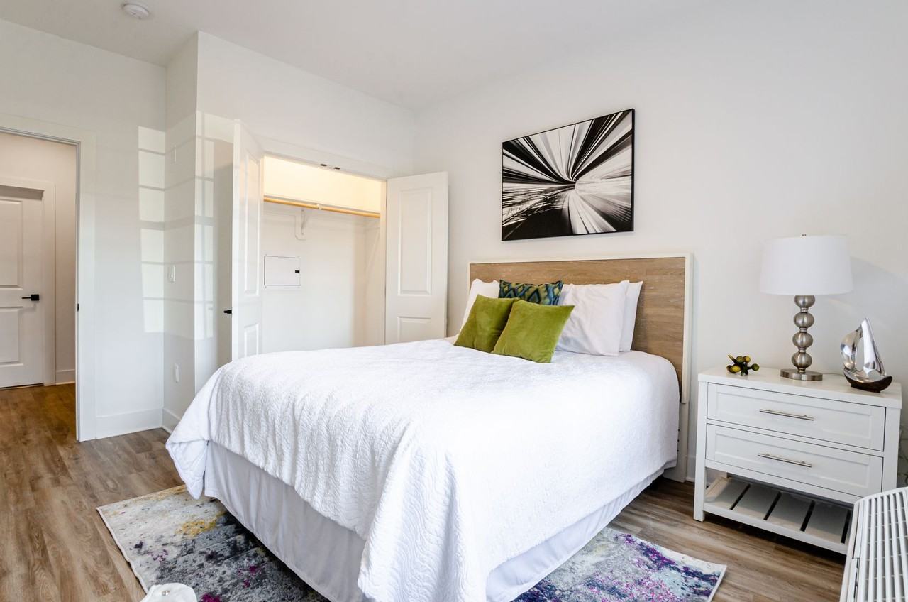 Lakeside Residence - Photo 5 of 15
