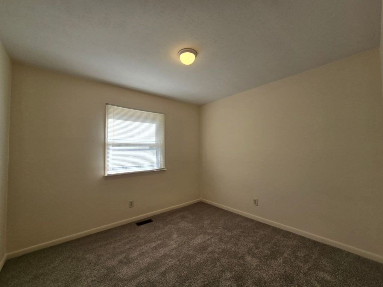 7514 Telfair Dr - Photo 2 of 13