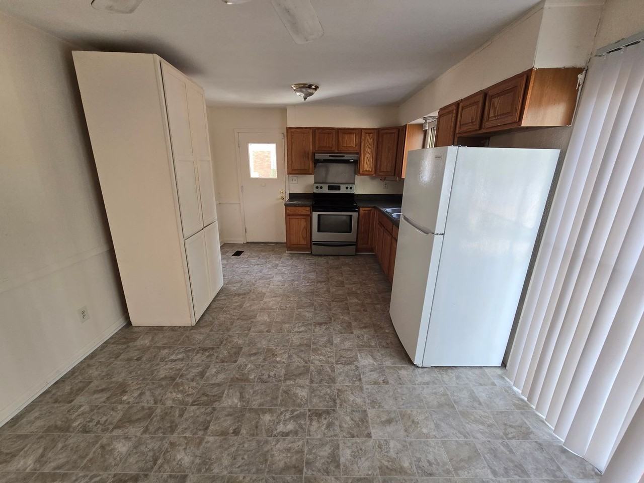 7514 Telfair Dr - Photo 3 of 13