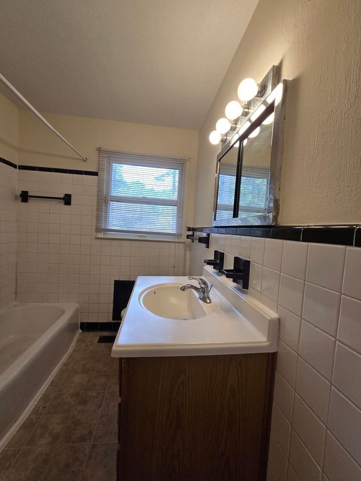 7514 Telfair Dr - Photo 5 of 13