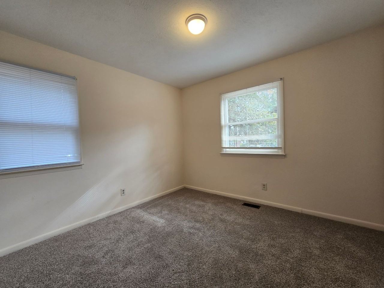 7514 Telfair Dr - Photo 6 of 13