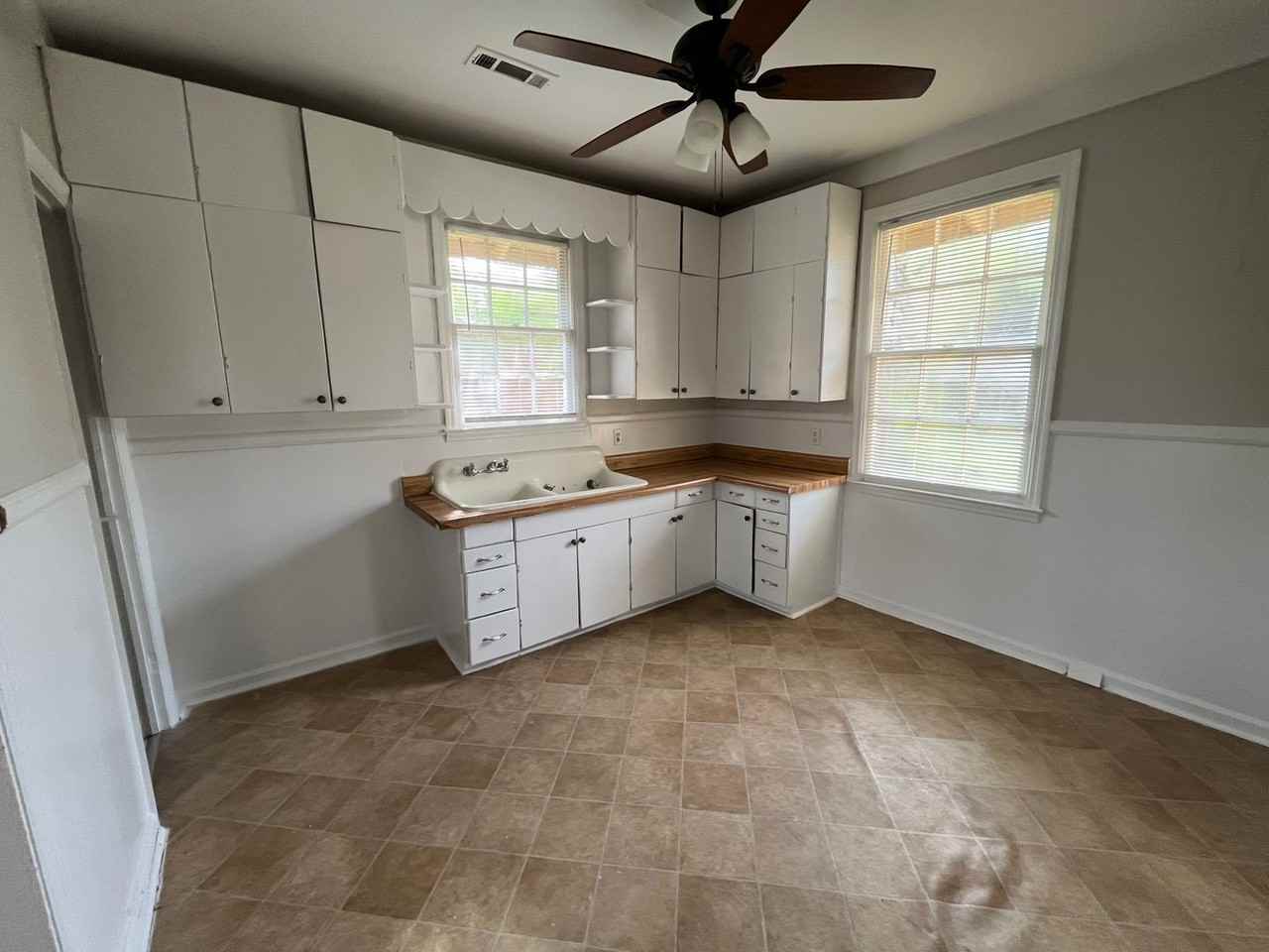 39 Ash Street - Photo 6 of 14