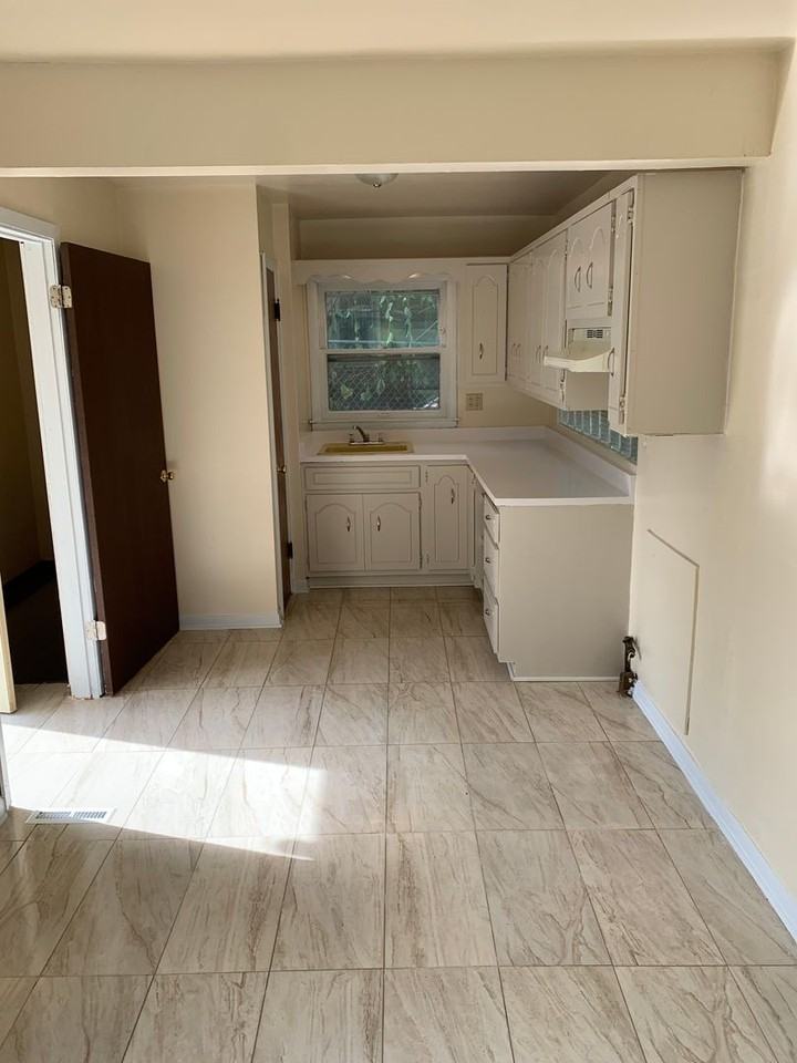 5525 N Long Island Dr - Photo 2 of 7