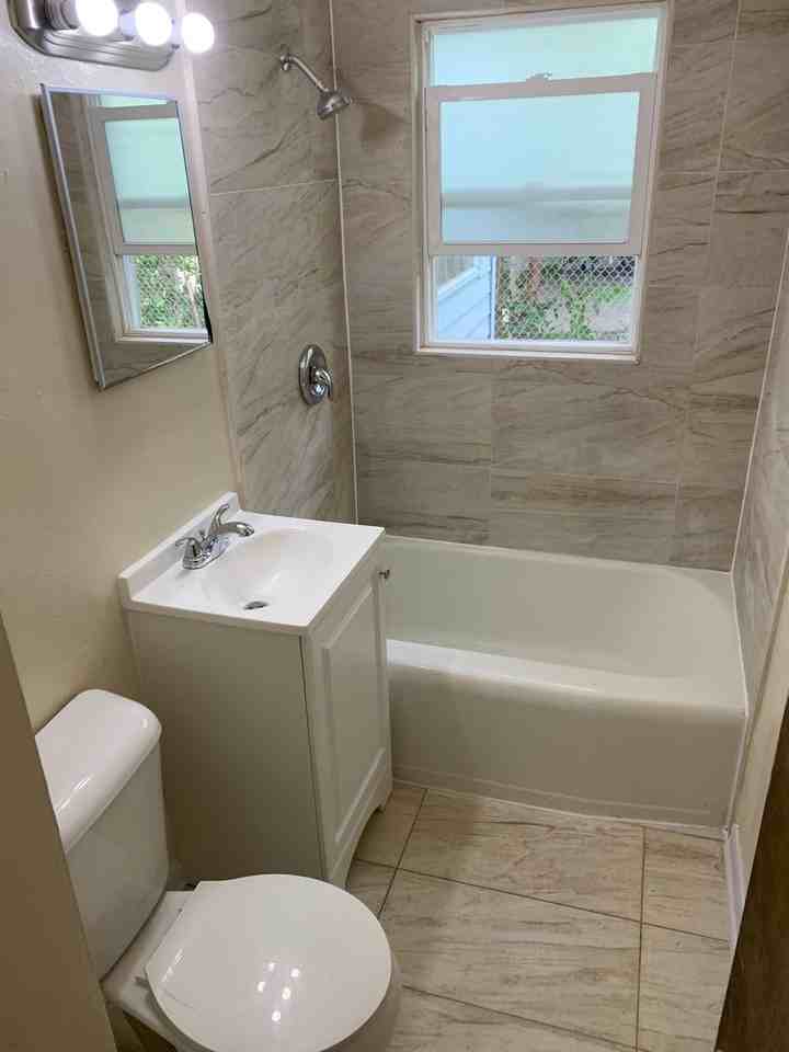 5525 N Long Island Dr - Photo 3 of 7