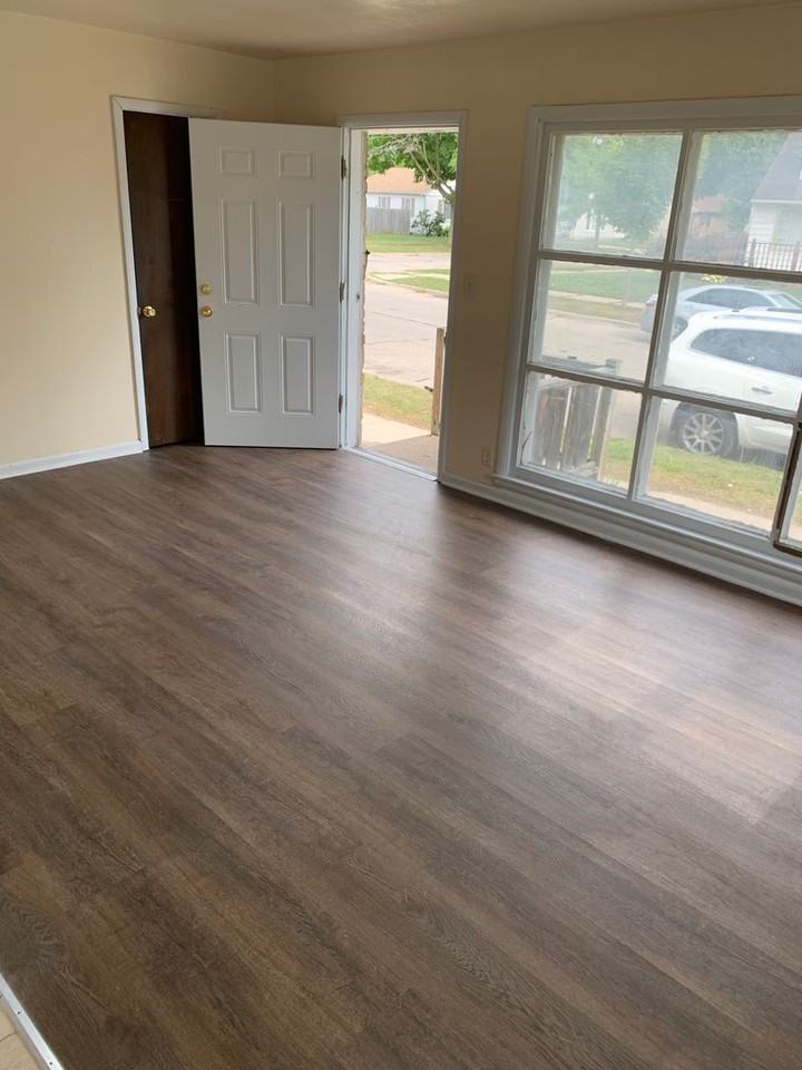 5525 N Long Island Dr - Photo 4 of 7