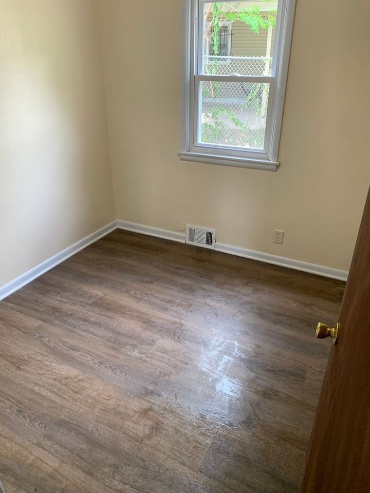 5525 N Long Island Dr - Photo 5 of 7