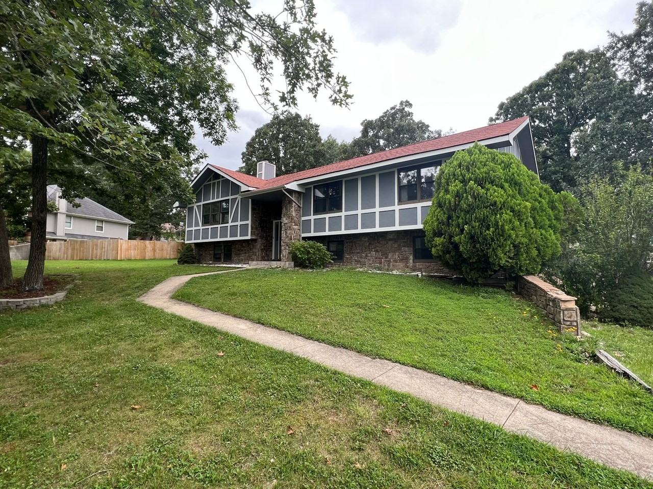 109 Lasalle - Photo 2 of 13