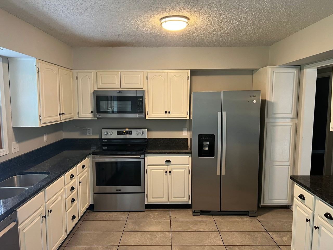 109 Lasalle - Photo 3 of 13