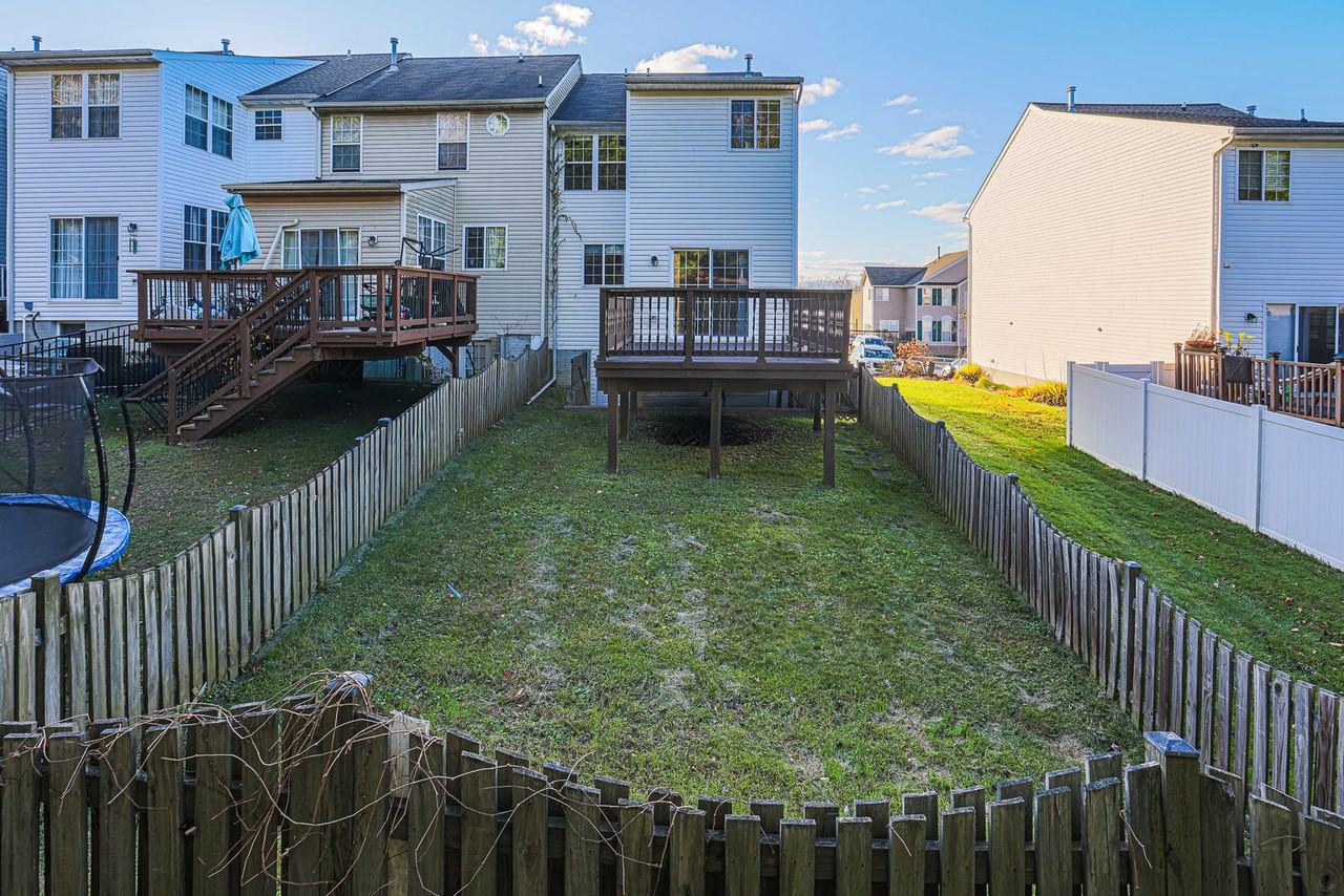 641 Kirkcaldy Way - Photo 2 of 24