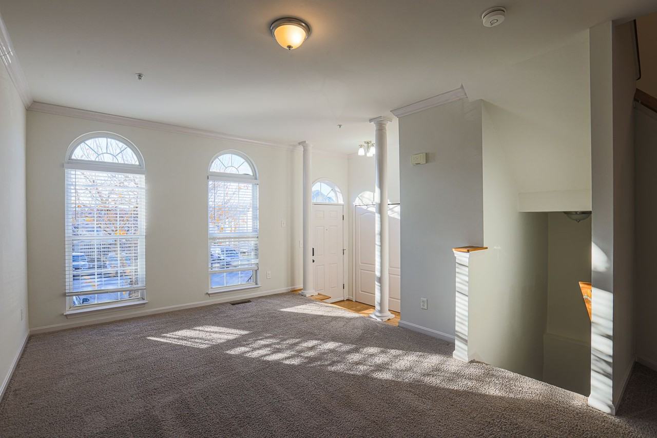 641 Kirkcaldy Way - Photo 6 of 24