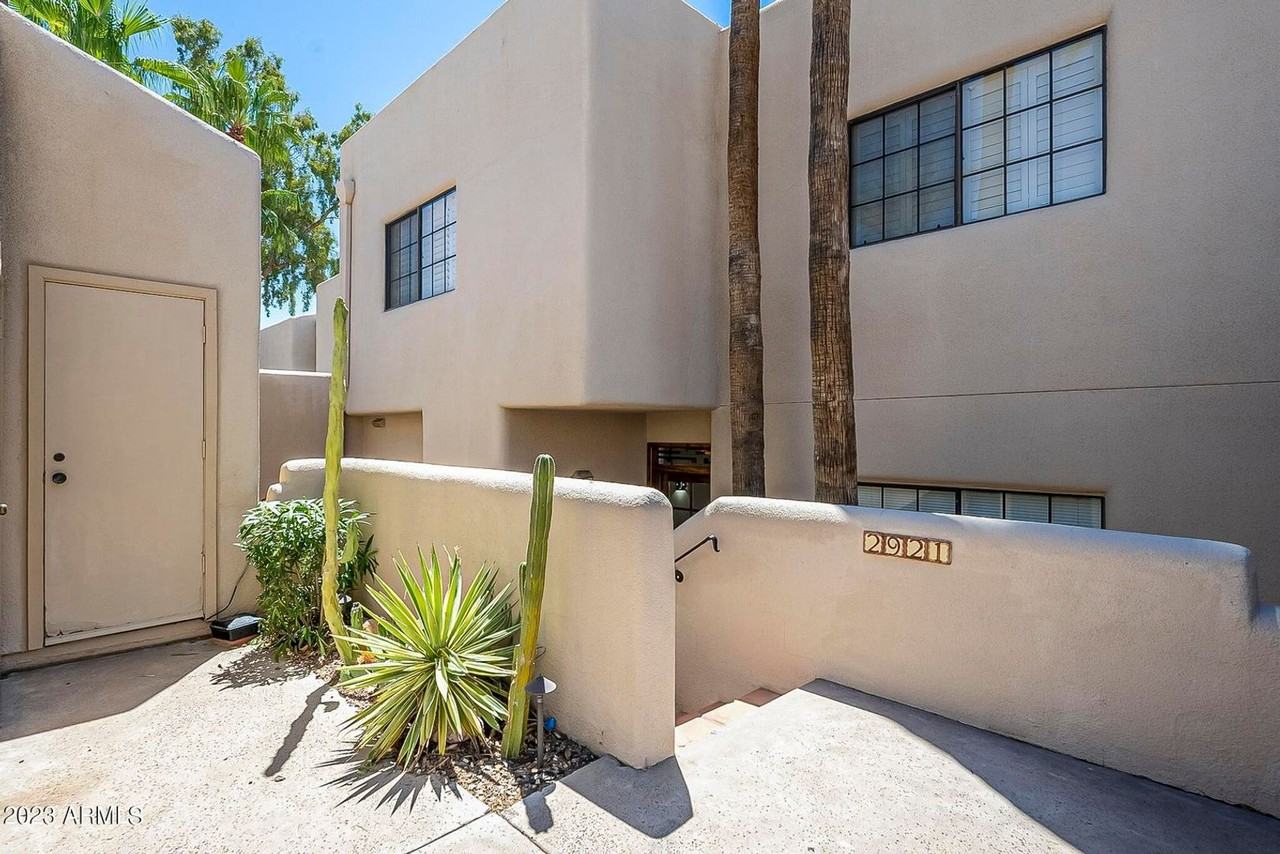 2921 E Keim Dr - Photo 2 of 21