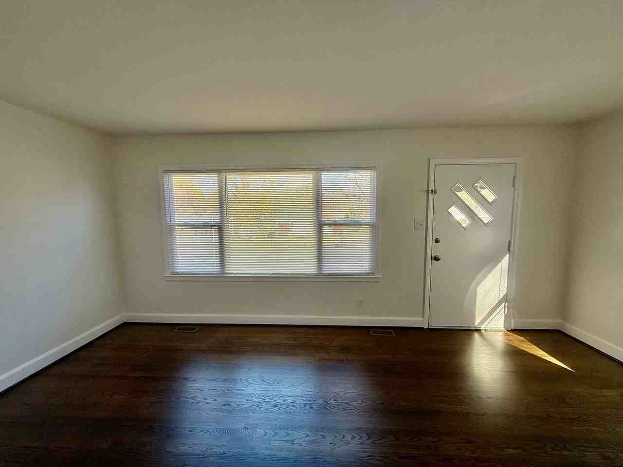 2305 Mckinney Street - Photo 4 of 23