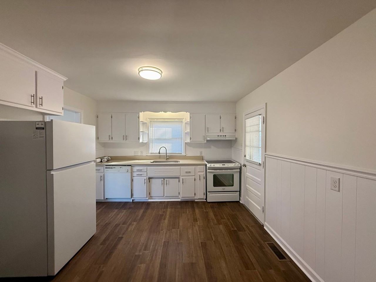 2305 Mckinney Street - Photo 6 of 23