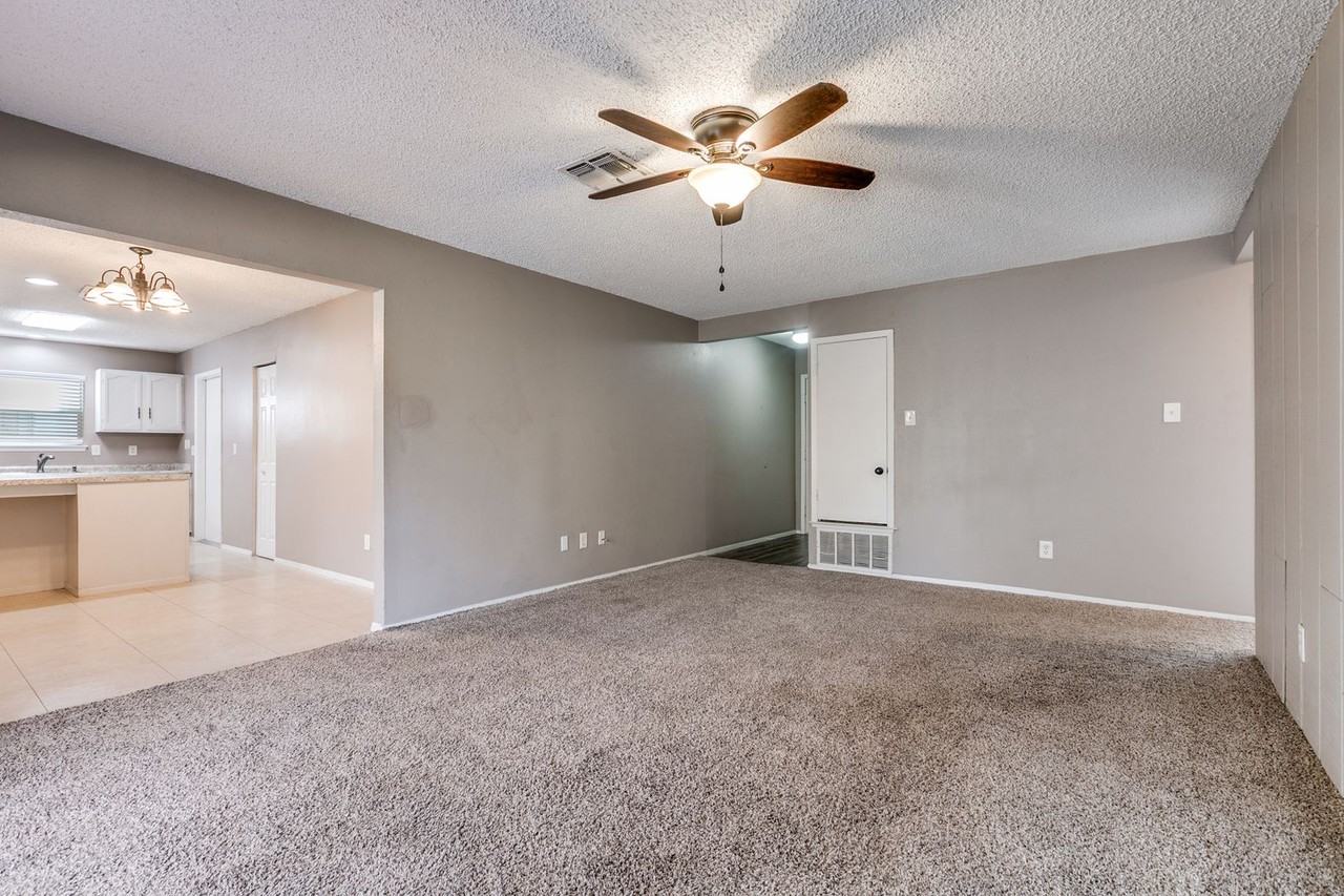 3901 Pipers Ct - Photo 4 of 25