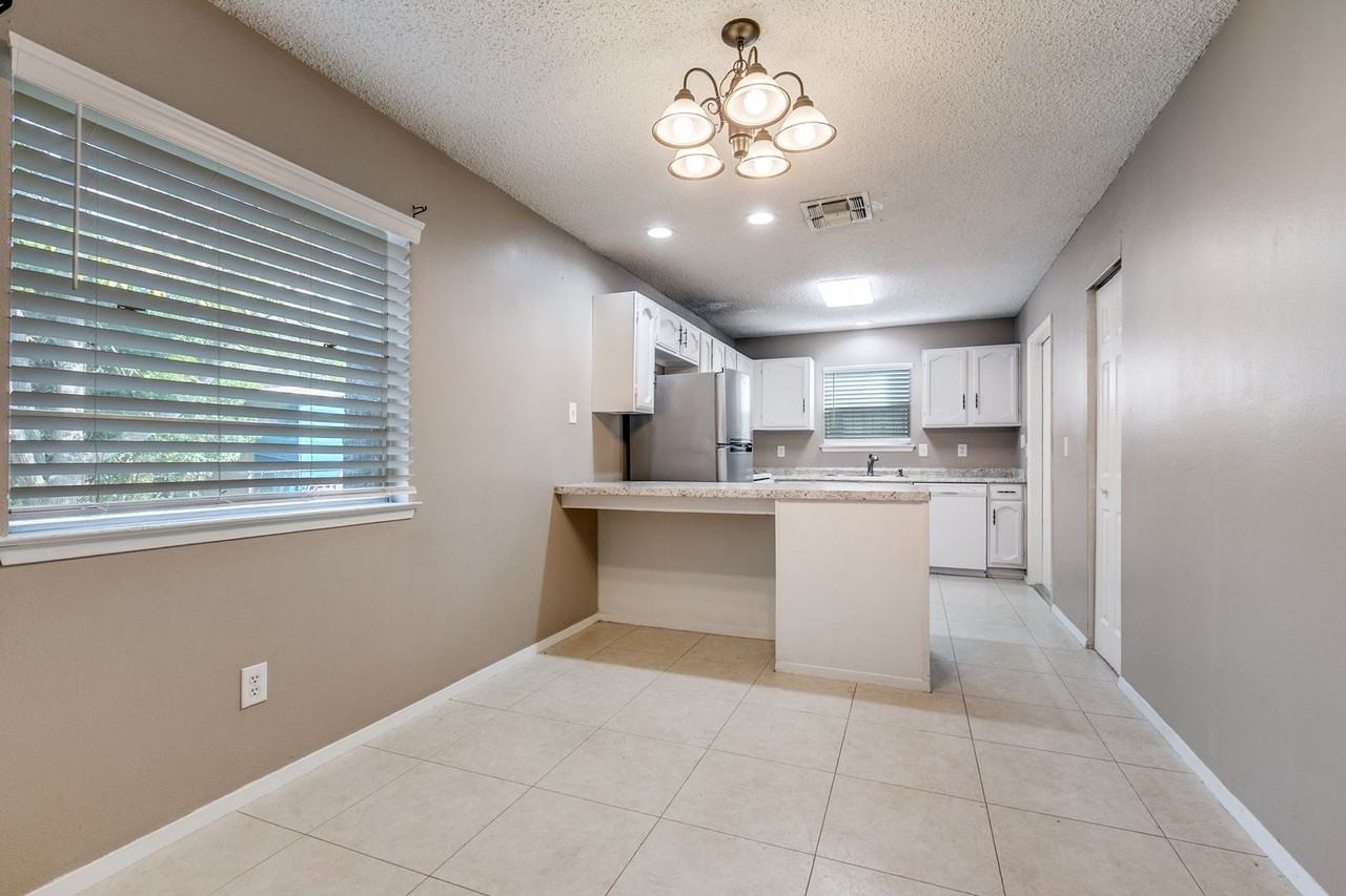 3901 Pipers Ct - Photo 7 of 25