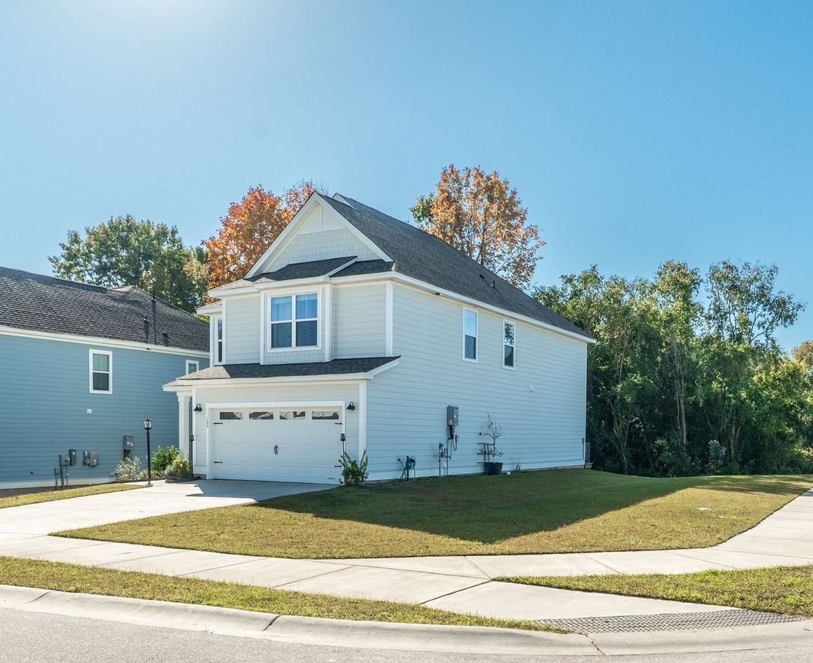 109 Abbey Terrace Rd - Photo 4 of 39