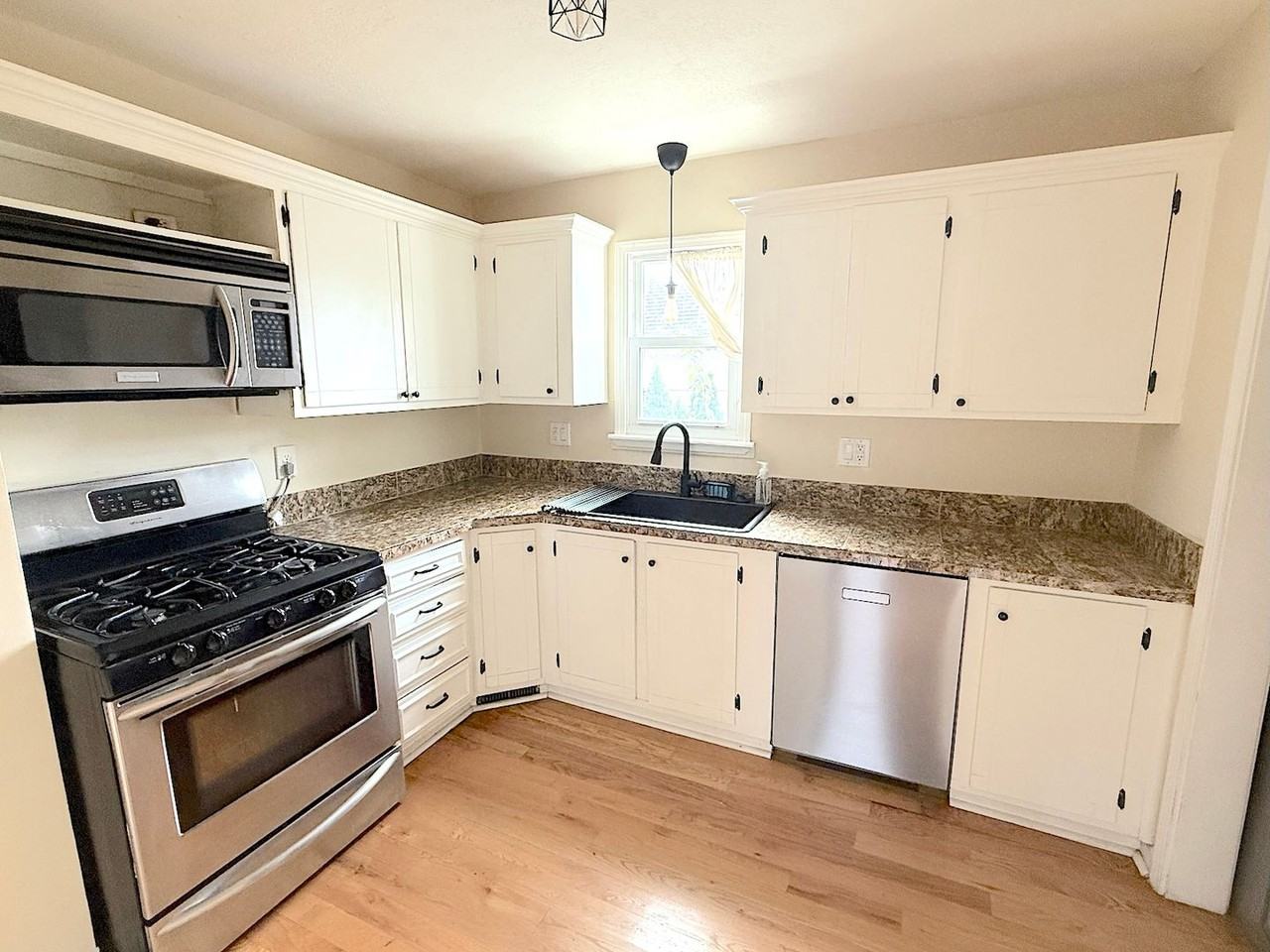 2934 Holly St - Photo 2 of 10