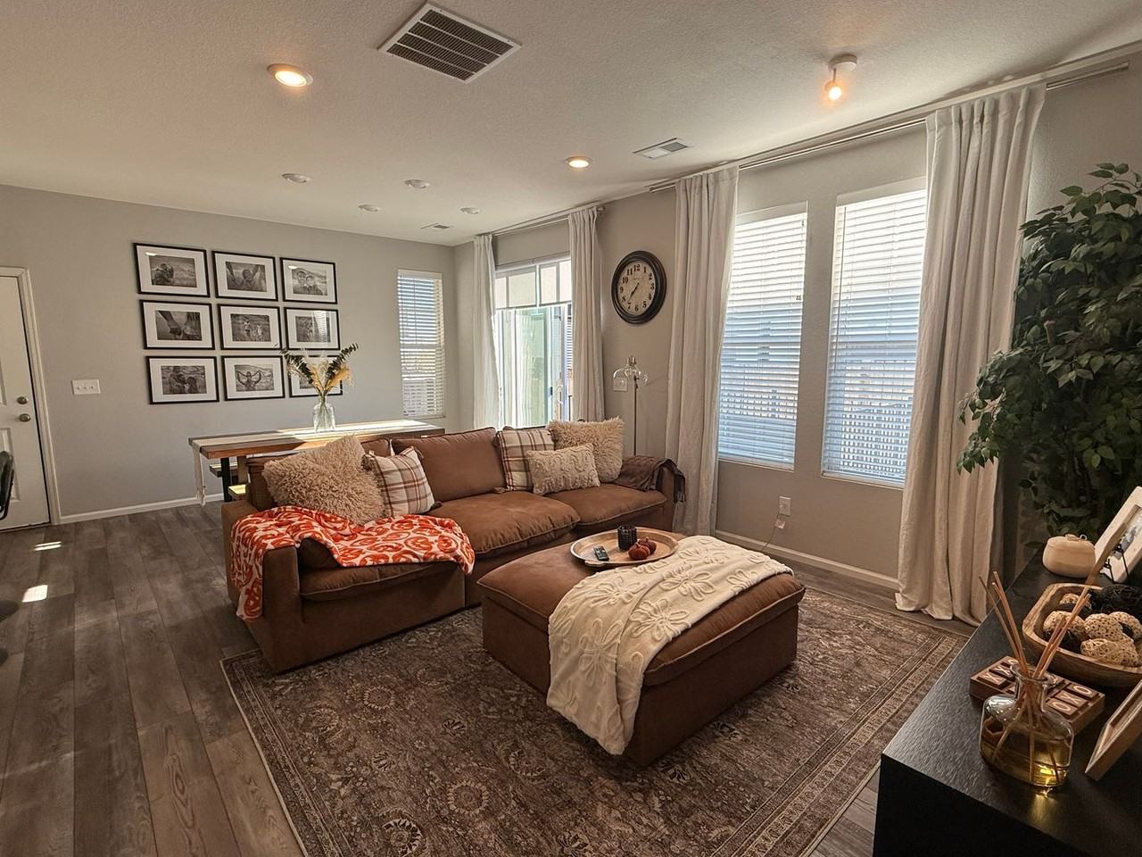 16632 Shoshone St - Photo 2 of 15