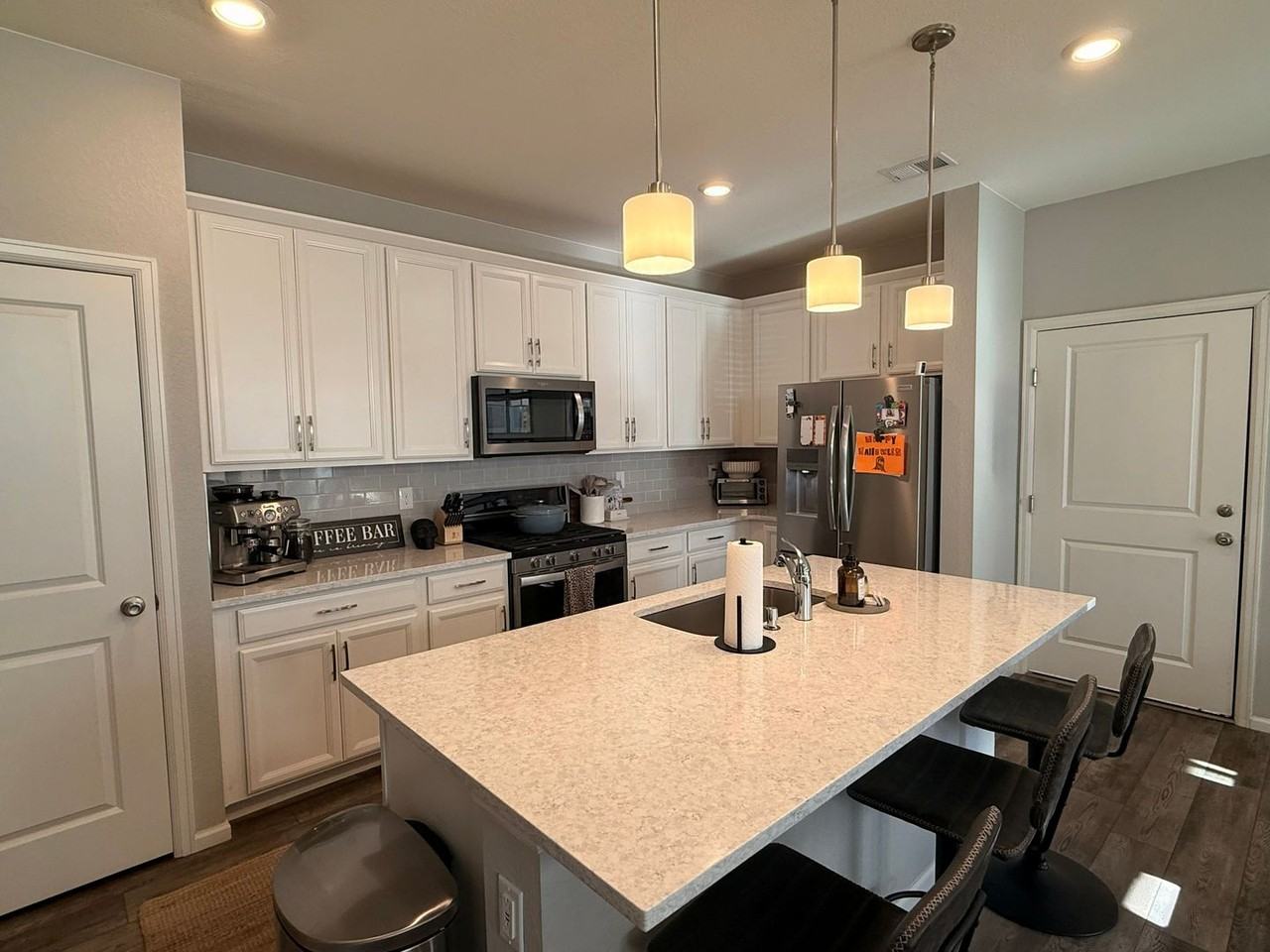 16632 Shoshone St - Photo 4 of 15