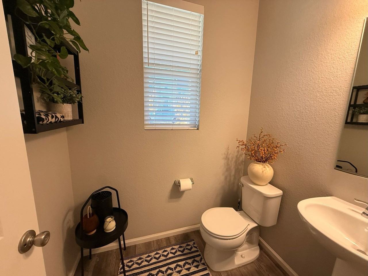 16632 Shoshone St - Photo 6 of 15