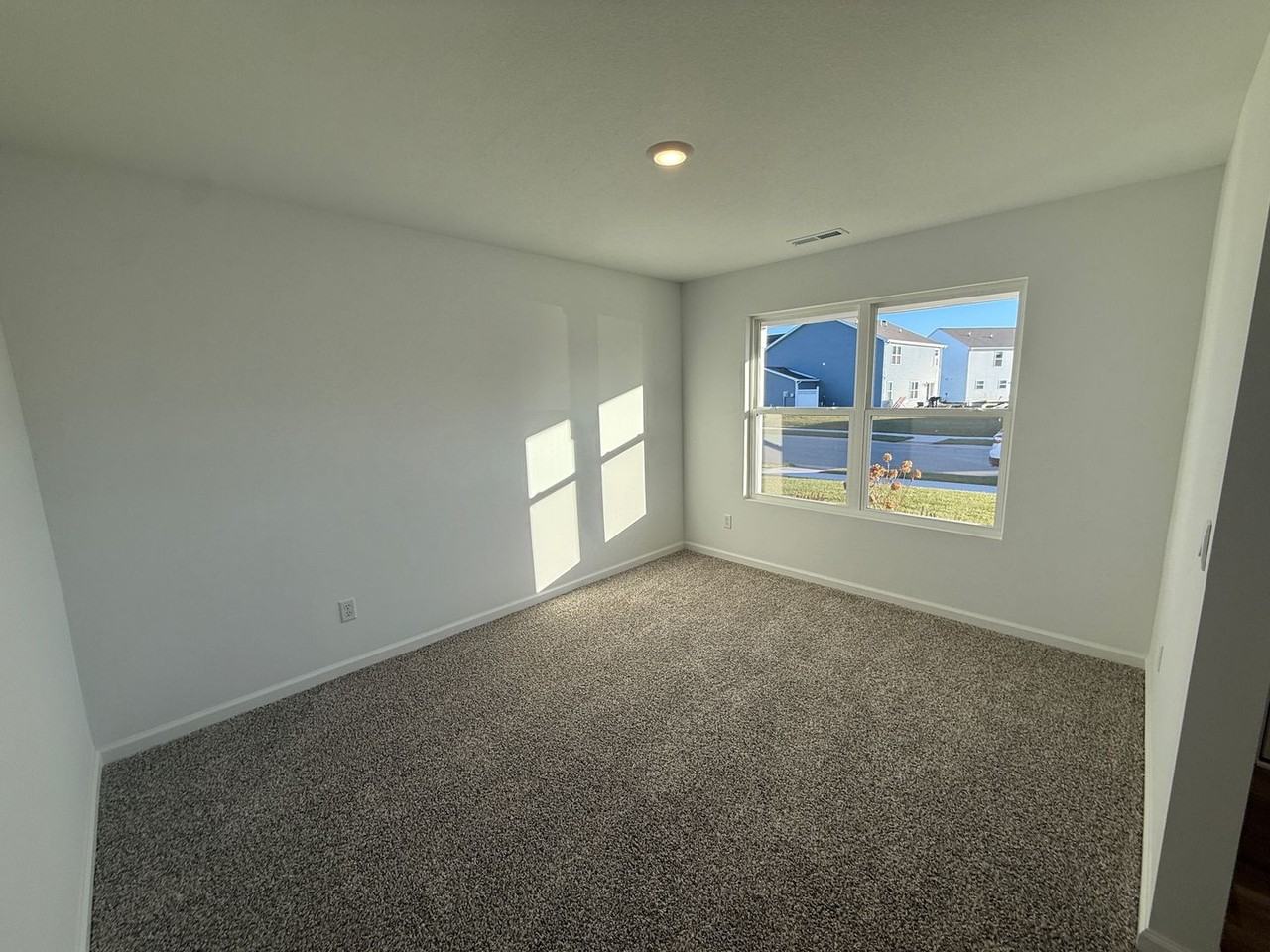 3902 Bradley Dr - Photo 3 of 35